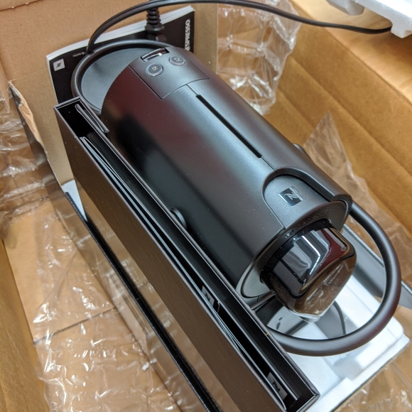 New Nespresso machine pixie - Picture 2 of 4